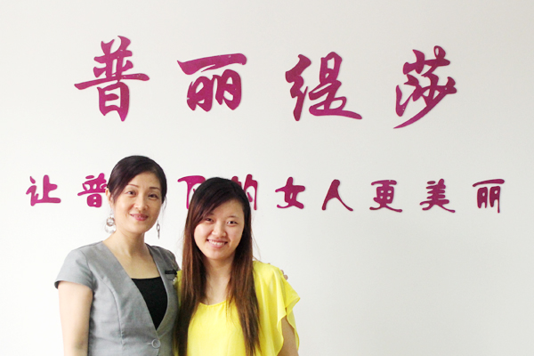 美容院花季黄色片商合影