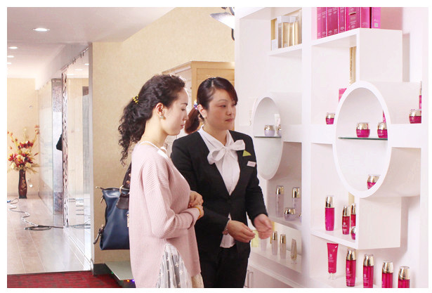 美容院店长，你能拿起这“三把刀”吗