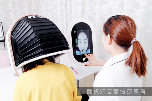 眼周肌肤如何保养？别让双眼泄露你的秘密