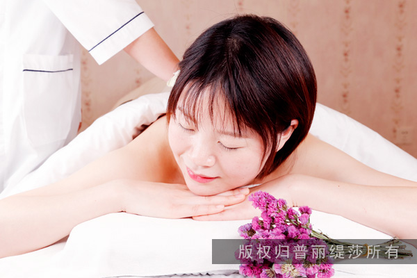 美容院老板：小技巧轻松吸引顾客进店消费