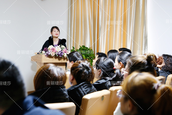 为什么顾客刚进店就想走？问题在这儿