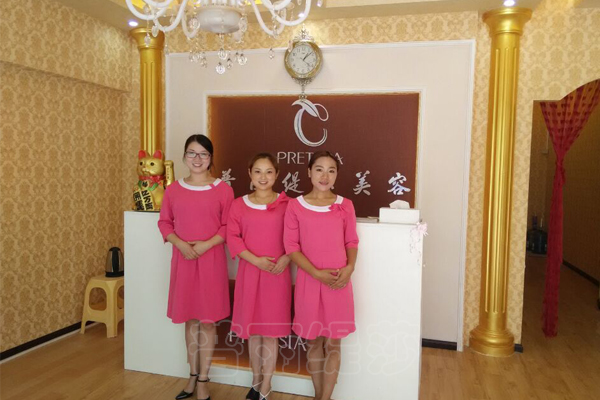 法国花季传媒APP网站免费进入贵阳店前台合影