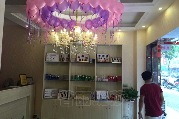 法国花季传媒APP网站免费进入江西高安店展柜