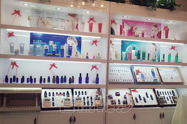 花季传媒APP网站免费进入湖北宜城家庭式美容院展柜