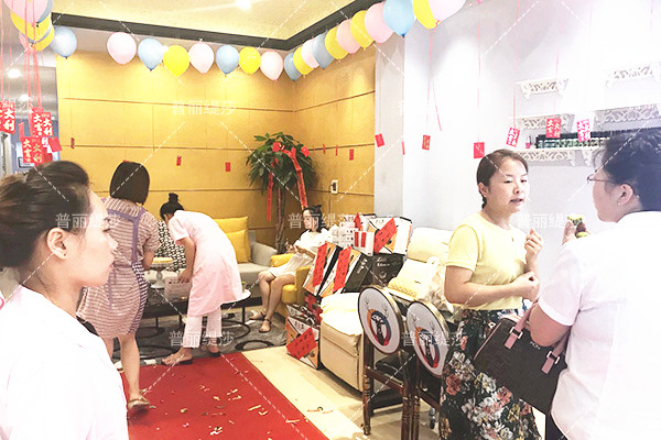 一天赚八万！恩施花季传媒APP网站免费进入店开业日进斗金！