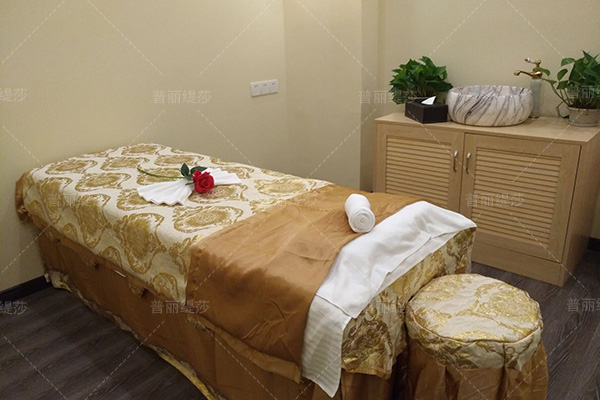 花季黄色片不同美容院连锁花季传媒免费网站各要多少钱