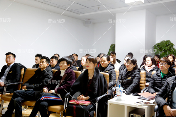 “美容院怎么辞职？”年末员工离职原因