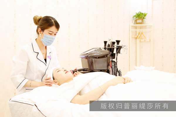 如今开美容小店会亏本吗