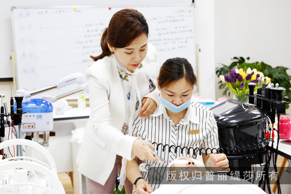 当顾客生日当天，皮肤管理店送什么比较贴心